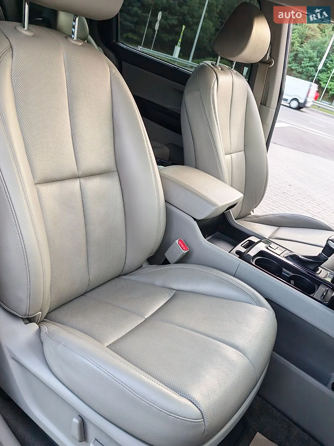 2016 Kia Carnival - мініатюра 25