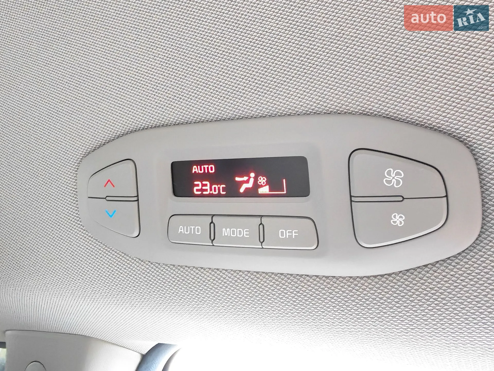 2016 Kia Carnival - мініатюра 34