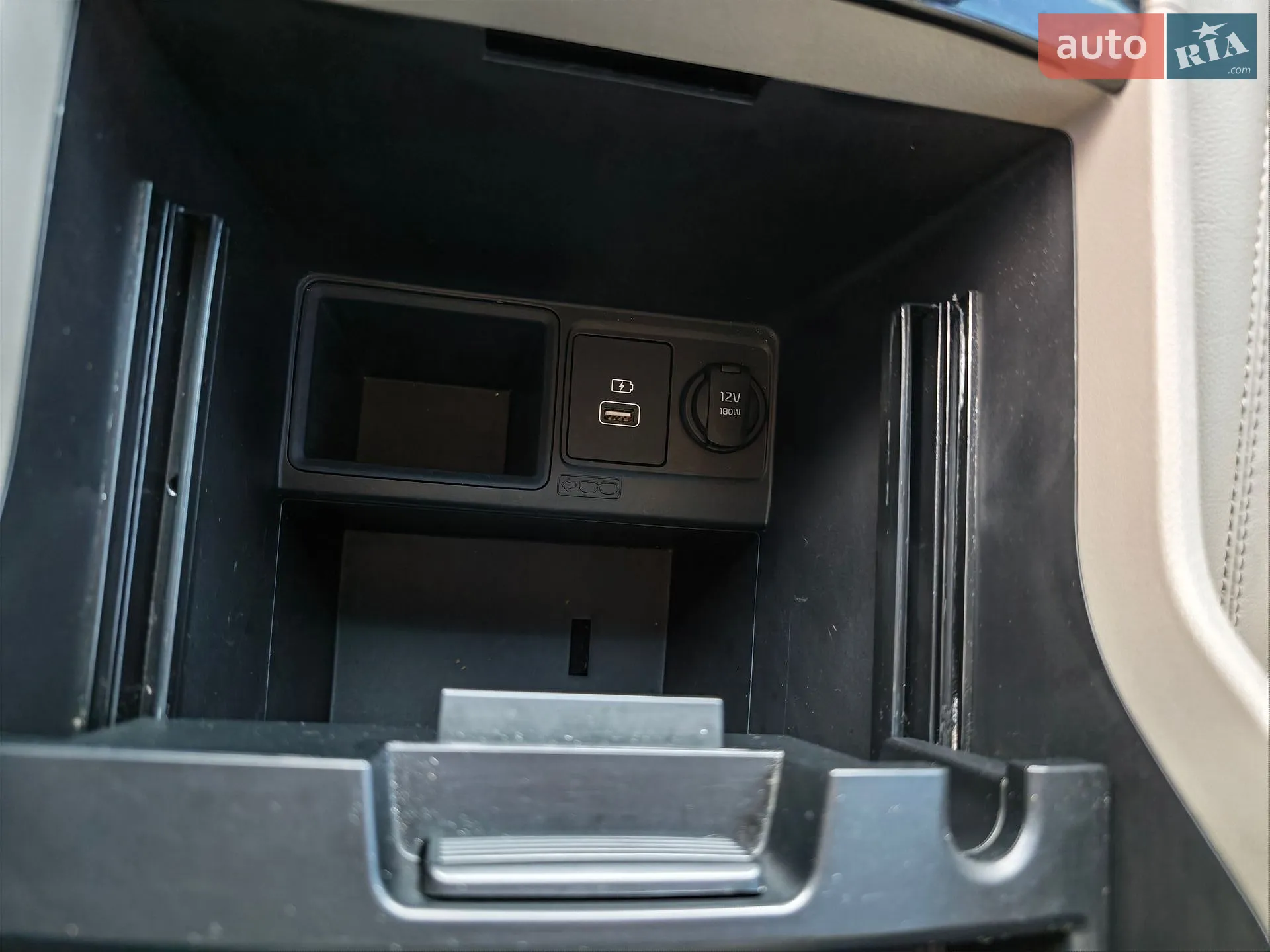 2016 Kia Carnival - мініатюра 49