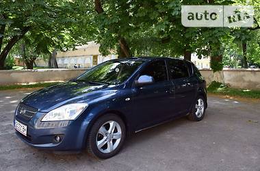 Хэтчбек Kia Ceed 2007 в 