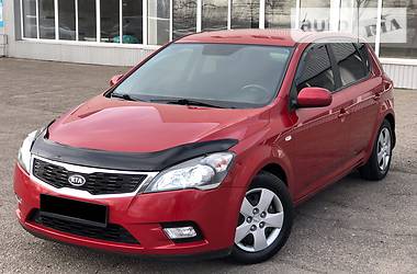 Хэтчбек Kia Ceed 2010 в Днепре