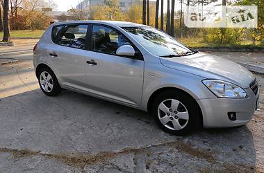 Хэтчбек Kia Ceed 2010 в Нетешине