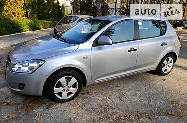 Хэтчбек Kia Ceed 2010 в Нетешине