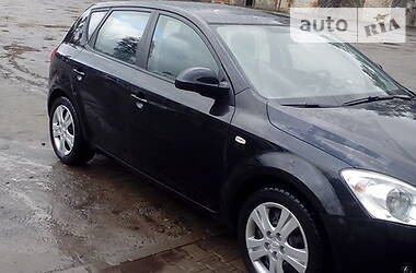 Хетчбек Kia Ceed 2008 в 