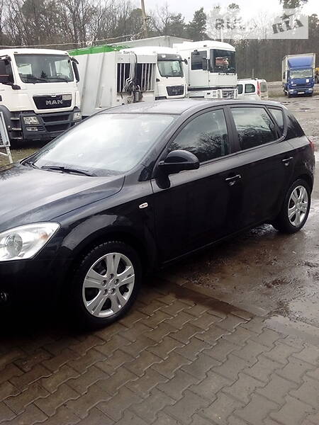 Хетчбек Kia Ceed 2008 в 