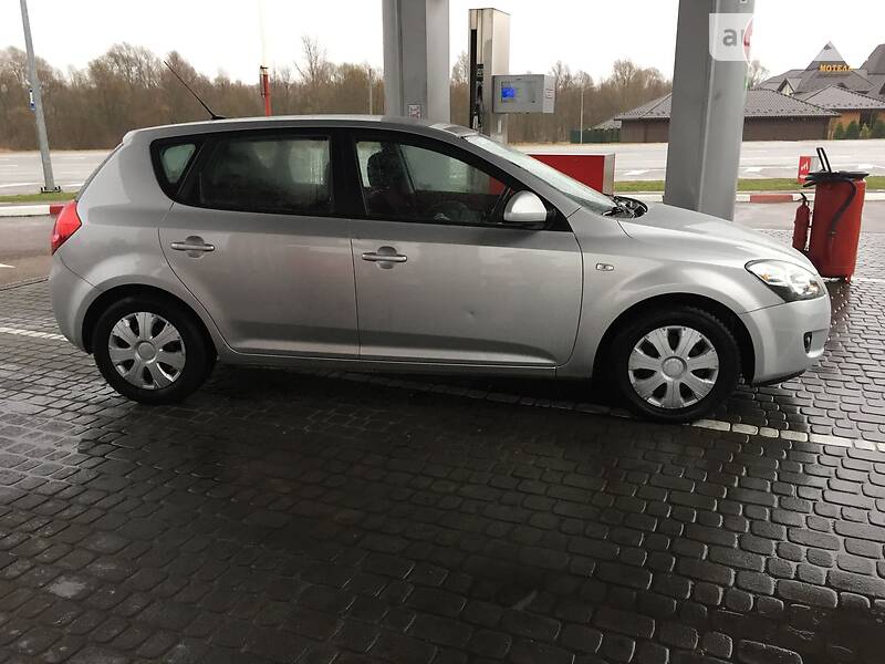 Хетчбек Kia Ceed 2009 в Стрию