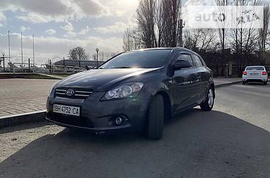 Хетчбек Kia Ceed 2008 в 