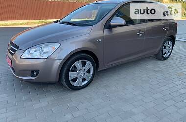 Хэтчбек Kia Ceed 2007 в 