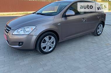 Хэтчбек Kia Ceed 2007 в 