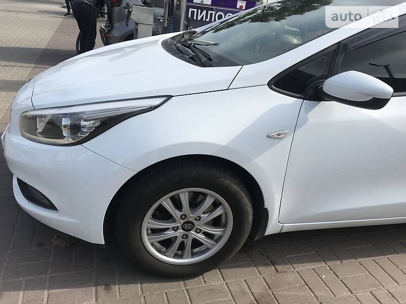 Хетчбек Kia Ceed 2013 в Дніпрі фото 43 Хетчбек Kia Ceed 2013 в Дніпрі