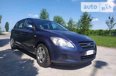 Хетчбек Kia Ceed 2008 в 