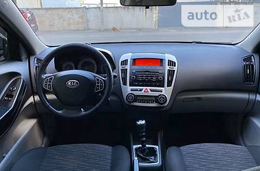 Купе Kia Ceed 2009 в 
