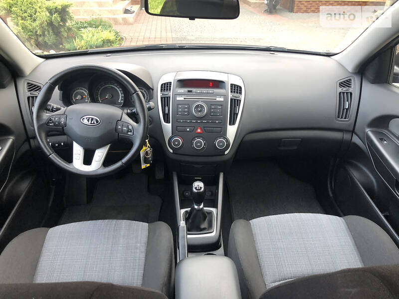 Універсал Kia Ceed 2010 в Луцьку