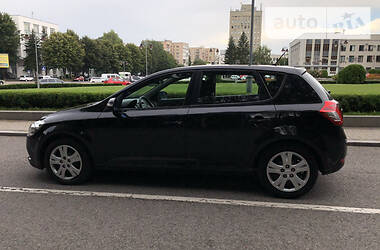 Хэтчбек Kia Ceed 2009 в 