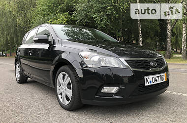 Хэтчбек Kia Ceed 2009 в 
