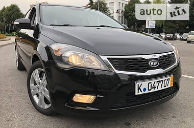 Хэтчбек Kia Ceed 2009 в 