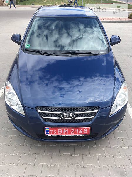 Хетчбек Kia Ceed 2009 в Києві фото 6 Хетчбек Kia Ceed 2009 в Києві