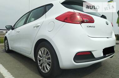 Хэтчбек Kia Ceed 2015 в 