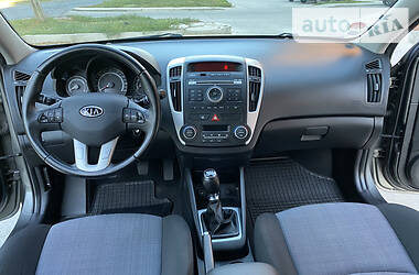 Хэтчбек Kia Ceed 2012 в Путивле