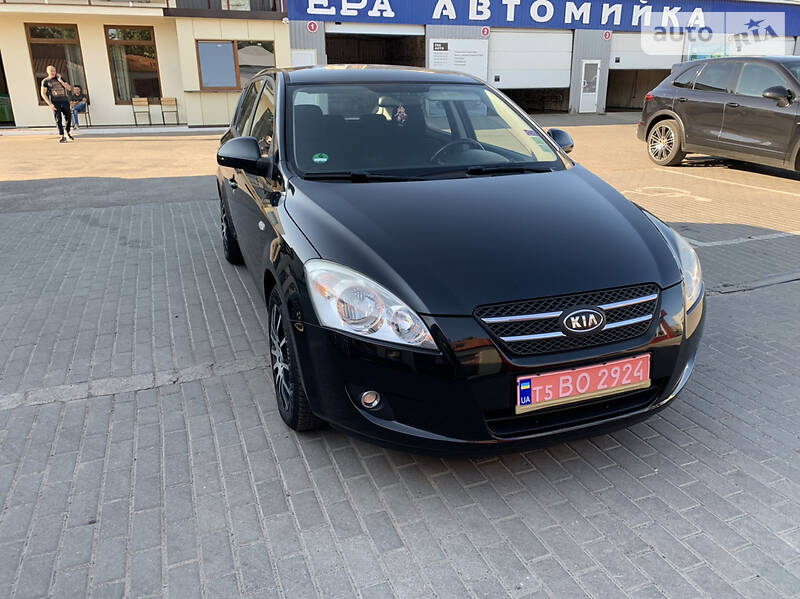 Хэтчбек Kia Ceed 2008 в Луцке