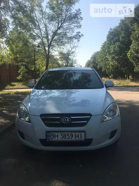 Хетчбек Kia Ceed 2008 в 