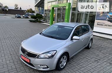 Хэтчбек Kia Ceed 2010 в Луцке