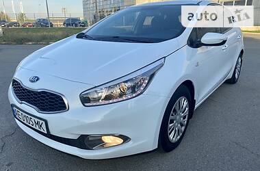 Хэтчбек Kia Ceed 2015 в Днепре