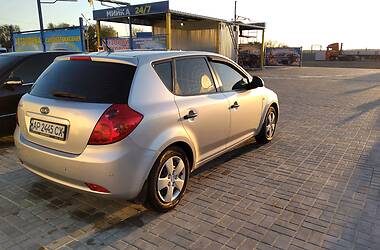 Хэтчбек Kia Ceed 2007 в 