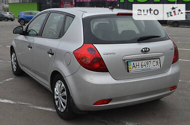 Хэтчбек Kia Ceed 2008 в Киеве