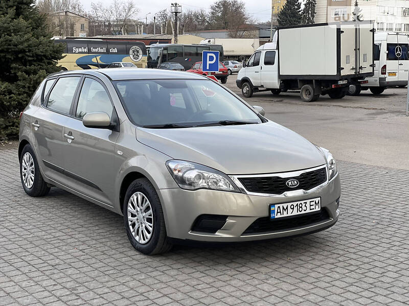 Хэтчбек Kia Ceed 2011 в Запорожье