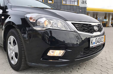 Хэтчбек Kia Ceed 2010 в Киеве