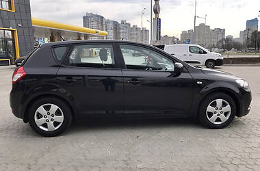 Хэтчбек Kia Ceed 2010 в Киеве