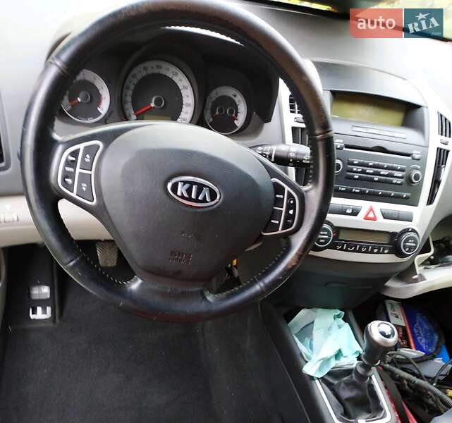 Хэтчбек Kia Ceed 2007 в Ирпене