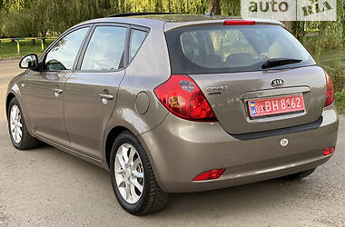 Хэтчбек Kia Ceed 2008 в Ровно