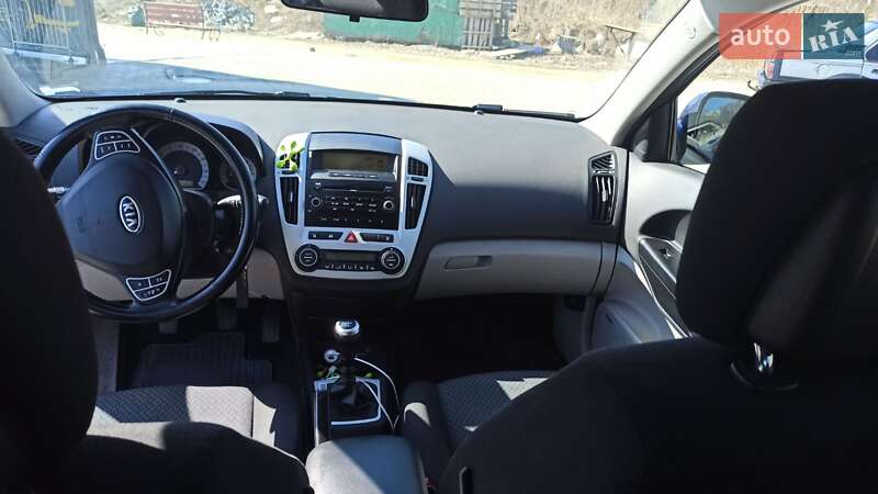 Универсал Kia Ceed 2008 в Стебнику
