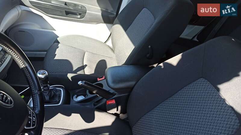 Универсал Kia Ceed 2008 в Стебнику