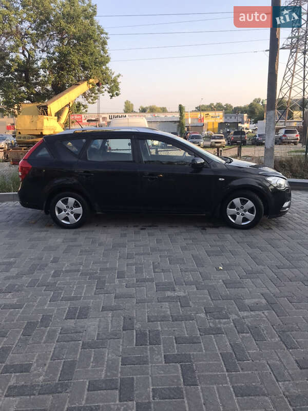 Універсал Kia Ceed 2010 в Дніпрі