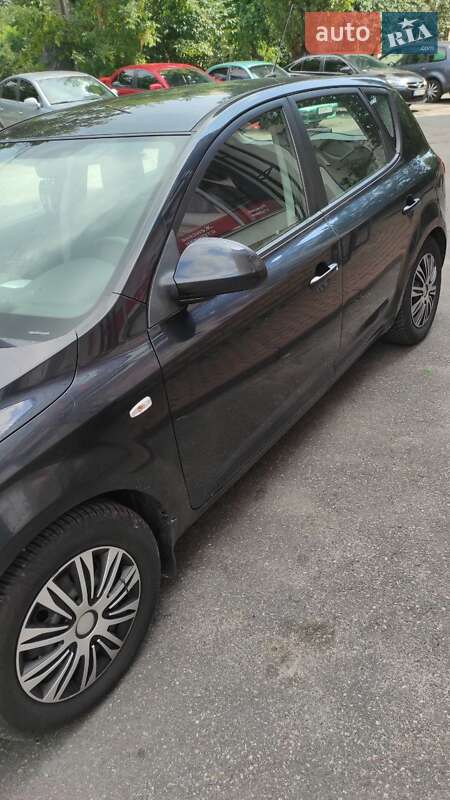Хэтчбек Kia Ceed 2007 в Киеве