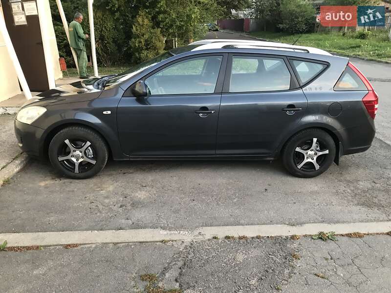 Універсал Kia Ceed 2008 в Острозі