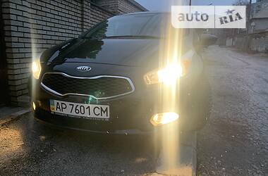 Хэтчбек Kia Ceed 2013 в Запорожье