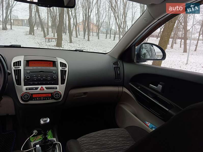 Хетчбек Kia Ceed 2009 в Хмельницькому