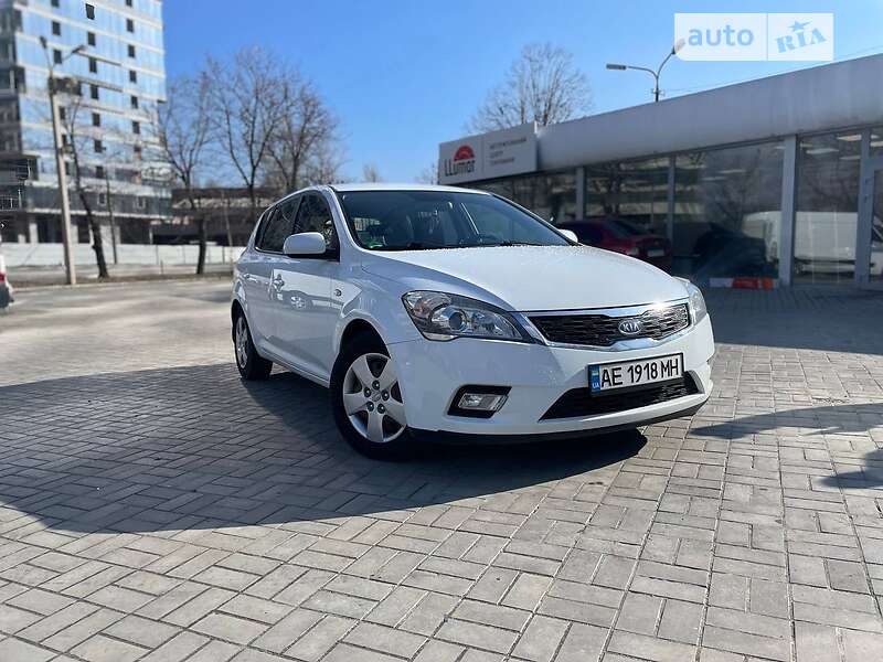 Хэтчбек Kia Ceed 2010 в Днепре