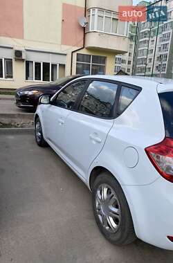 Хетчбек Kia Ceed 2010 в Чернівцях