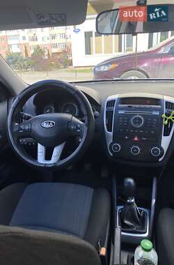 Хетчбек Kia Ceed 2010 в Чернівцях