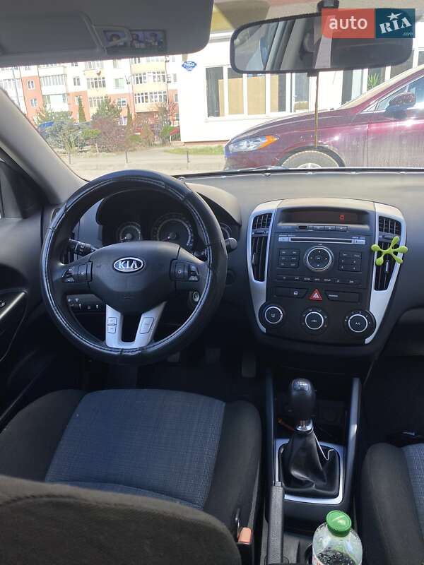Хетчбек Kia Ceed 2010 в Чернівцях фото 6 Хетчбек Kia Ceed 2010 в Чернівцях
