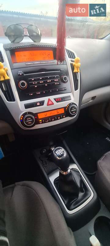 Универсал Kia Ceed 2008 в Ужгороде фото 5 Универсал Kia Ceed 2008 в Ужгороде