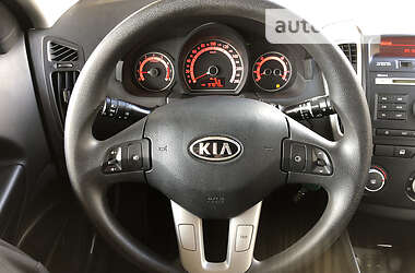 Хэтчбек Kia Ceed 2009 в 