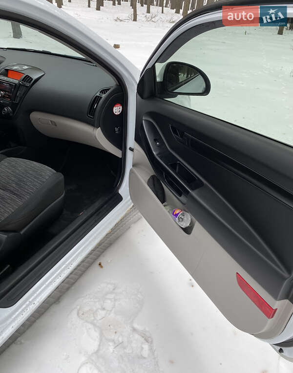 Хэтчбек Kia Ceed 2008 в Полтаве