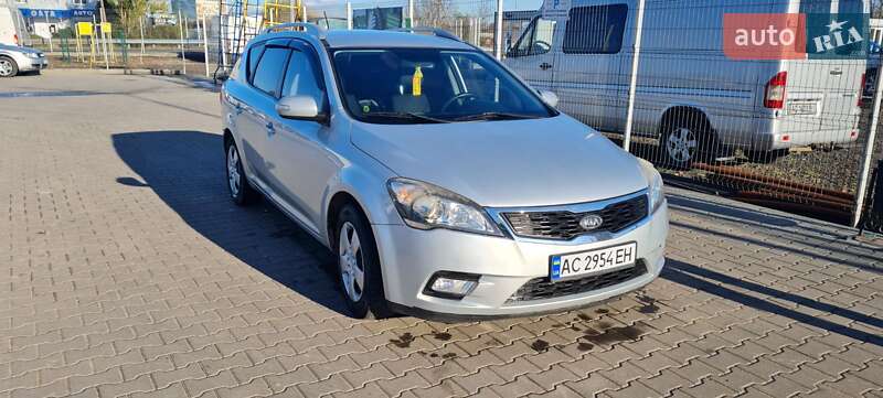 Универсал Kia Ceed 2011 в Нововолынске