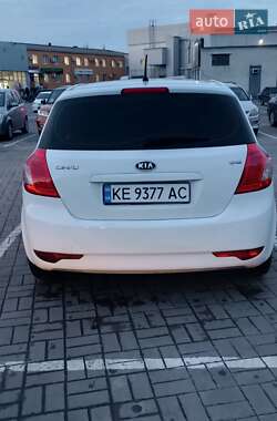 Хэтчбек Kia Ceed 2010 в Павлограде